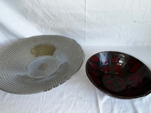 lot 19 image: Two Unique Serving Bowls Glass With Silver Painted Background Measuring 15 12 Inches Diameter And Brown And Red Pottery Bowl Measuring 9 12 Inches In Diameter Signed By Artist