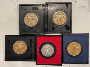 lot 131 image: U.S. Medallions