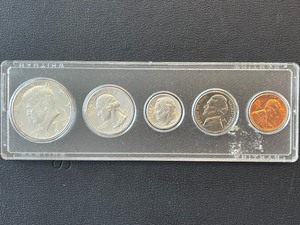 lot 19 image: 1964 U.S. Coin Set