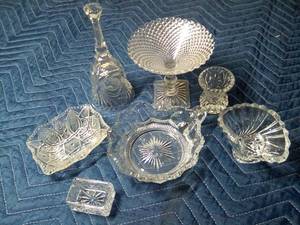 lot 189 image: 7 Pieces of glass-some could be crystal