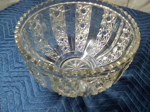 lot 187 image: Lg bowl