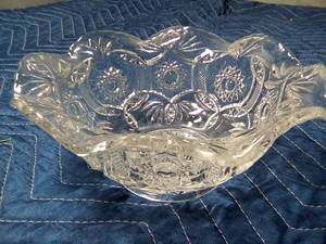 lot 182 image: 2 Fluted glass bowls-Matching designs but different ruffle on top