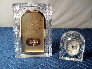 lot 174 image: Seiko quartz glass clock and Concept glass clock-Battery operated