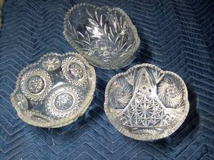 lot 175 image: 3 assorted sizes of glass bowls-Could be lead crystal, no markings