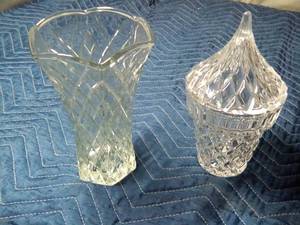 lot 164 image: Vase and covered candy dish
