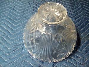 lot 160 image: Heavy glass bowl and vase
