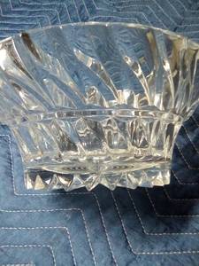 lot 154 image: 9 Heavy swirl glass bowl
