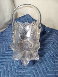 lot 150 image: Large fern leaf handle glass basket