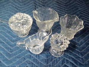 lot 146 image: assorted mix-matched glass creamer and sugars