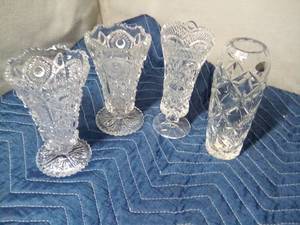 lot 149 image: 4 Glass vases
