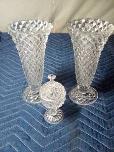lot 142 image: 3 pieces of cut glass