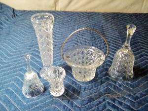 lot 143 image: 5 Matching glass pieces