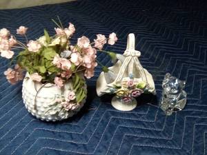 lot 131 image: Lefton Floral Hobnail basket, Flower basket and glass cat