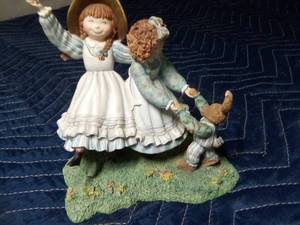 lot 132 image: Special friends Katie & Molly 1st edition 1999 music box