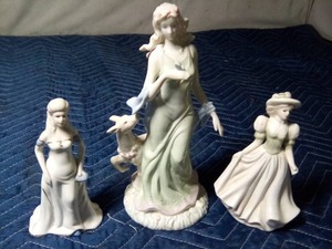 lot 126 image: 3 lady figurines - Mother Nature