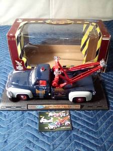 lot 116 image: 1953 Ford F150 Tow truck die cast