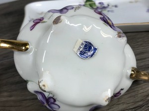 lot 357 image: Vintage Cream & Sugar Pieces