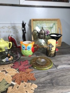 lot 359 image: Lot of Home Decor Items