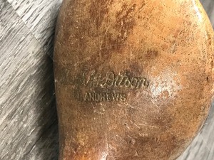 lot 361 image: 4 - Vintage Wood Handle Golf Clubs