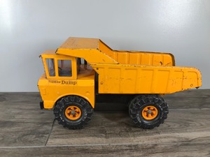 lot 372 image: Mighty Tonka Dump Truck