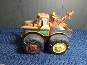 lot 41 image: Battery operated Mater tow truck