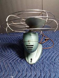 lot 62 image: Vintage Zero brand metal fan