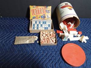 lot 67 image: Vintage Lotto Bingo and American plastic building bricks