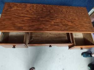 lot 71 image: Solid wood desk with 5 drawers