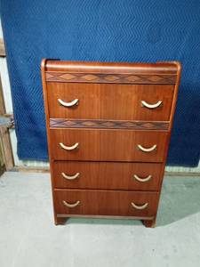 lot 73 image: Vintage solid wood 4 drawer chest of drawers