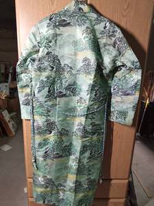 lot 78 image: Mens oriental robe