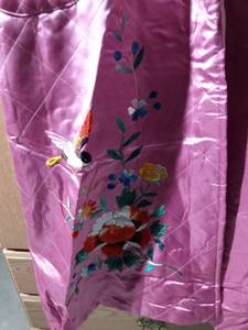 lot 82 image: Womens oriental embroidered robe