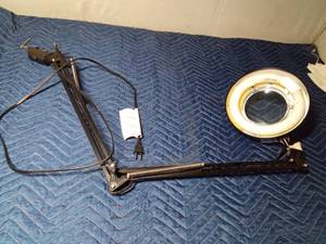 lot 92 image: Table mount adjustable magnifying light