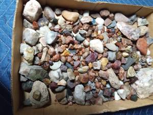 lot 97 image: Flat of agates and more