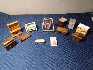 lot 98 image: Flat of doll house furniture including metal tub