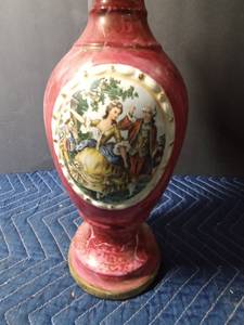 lot 276 image: Pair of vintage lamps