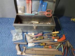 lot 290 image: Metal toolbox of tools