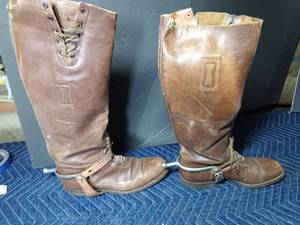 lot 311 image: WWI leather calvary boots with U.S. marked spurs