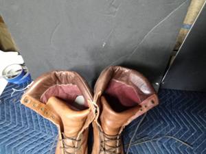 lot 401 image: Work boots