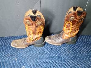 lot 313 image: Ariat leather western boots