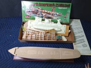 lot 322 image: North American B-25 Mitchell U.S. AIR Force WWII Bomber balsa kit and a wood model ship