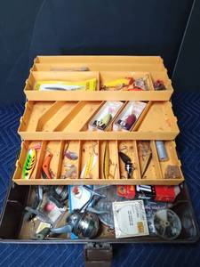 lot 329 image: Old Pal Woodstream Super 33 tackle box of tackle
