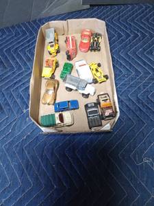 lot 342 image: Flat of die cast cars-See details for dates and make