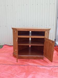 lot 4 image: Solid wood corner cabinet