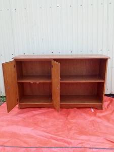 lot 5 image: Solid wood bookshelf with cabinet on the side