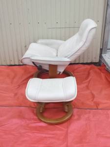 lot 10 image: Leather swivel reclining chair with ottoman