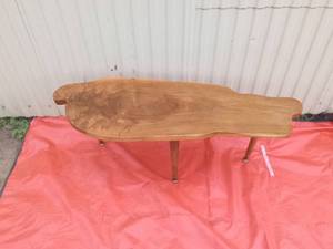 lot 14 image: Cofee table