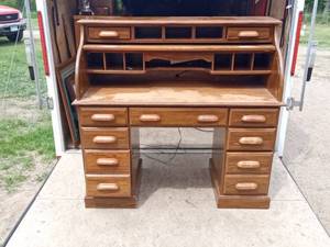 lot 15 image: Solid oak roll top desk with working light