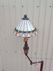 lot 16 image: 2 Floor lamps with shades