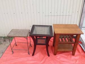 lot 24 image: 3 Small table stands