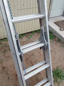 lot 31 image: 24 Extension ladder